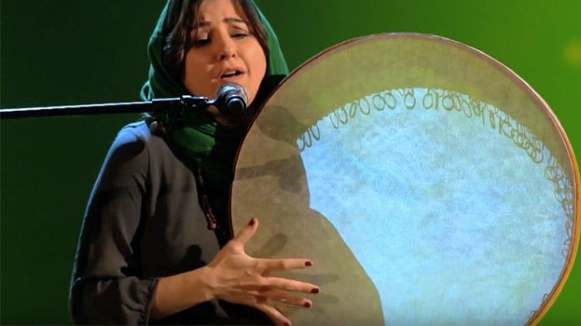 Ιρανή τραγουδάει για την καταπίεση των γυναικών στη χώρα της στο ιταλικό «The Voice»